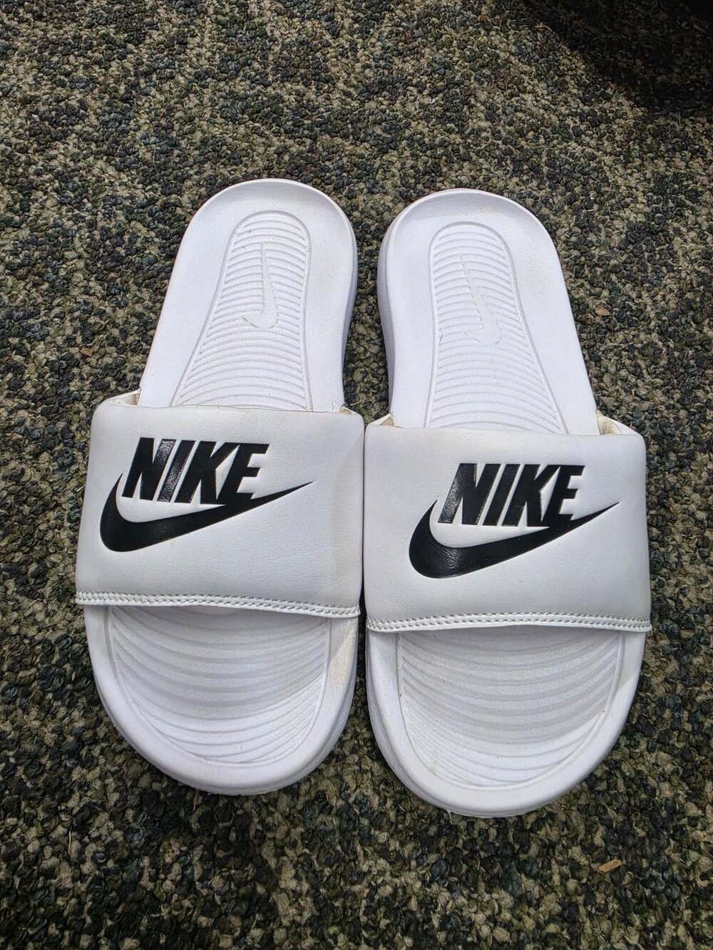 Nike Victori One Slide Size 5 White Black